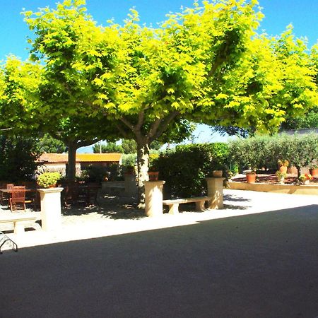 Le Mas De L'Amandier Bed & Breakfast Saint-Saturnin-les-Avignon Bagian luar foto