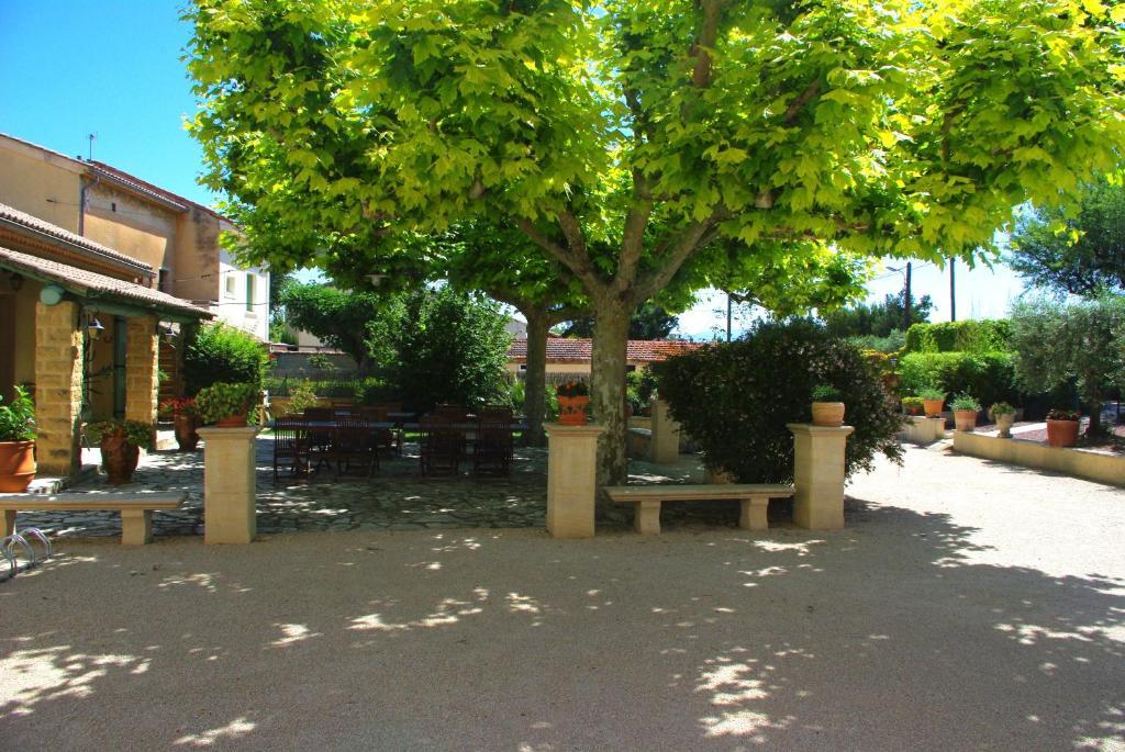 Le Mas De L'Amandier Saint-Saturnin-les-Avignon Ruang foto