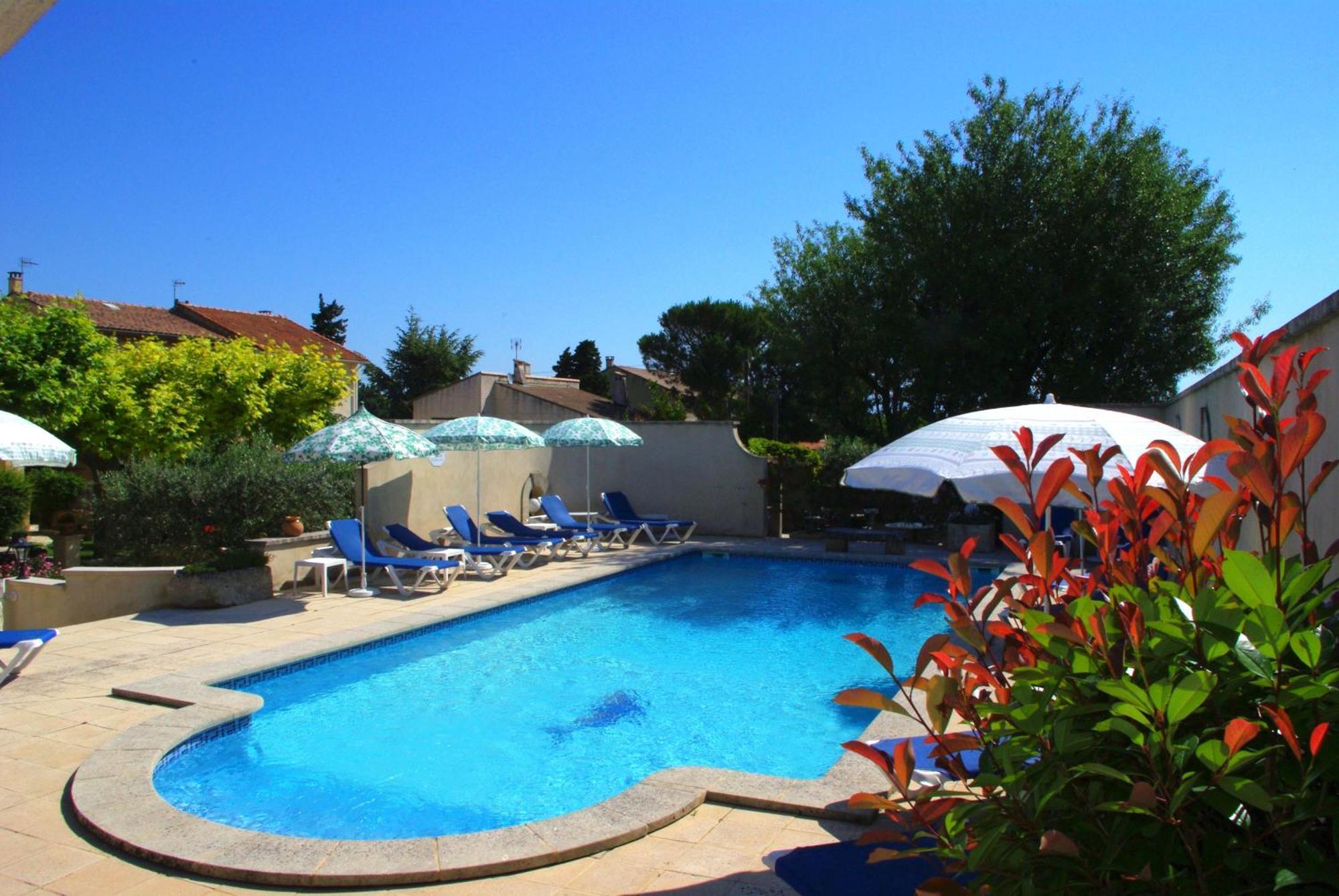 Le Mas De L'Amandier Bed & Breakfast Saint-Saturnin-les-Avignon Bagian luar foto