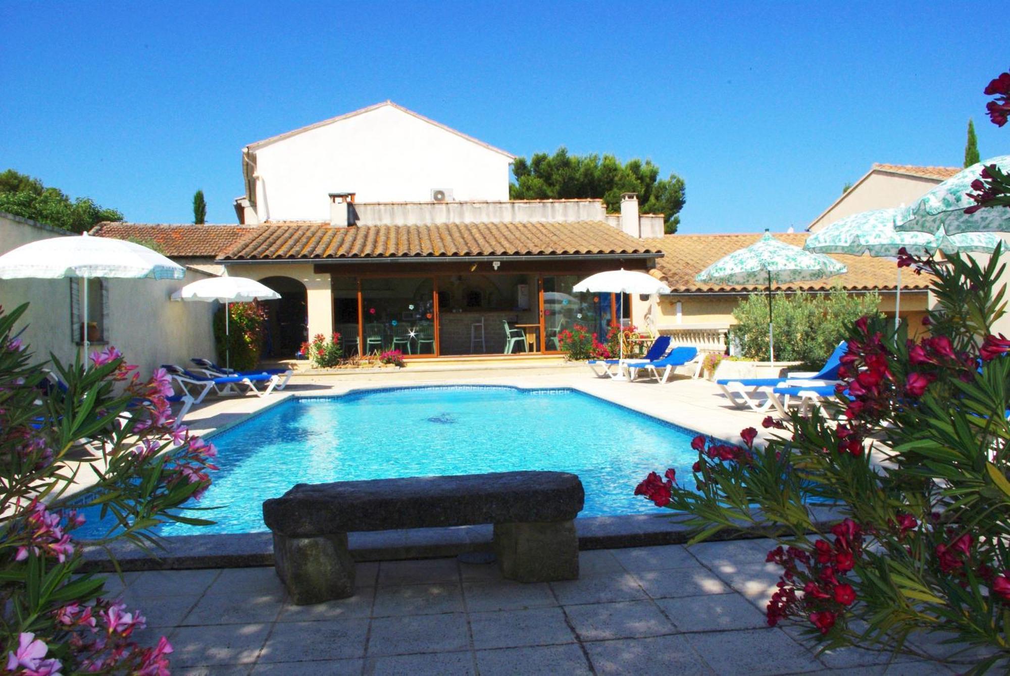 Le Mas De L'Amandier Bed & Breakfast Saint-Saturnin-les-Avignon Bagian luar foto