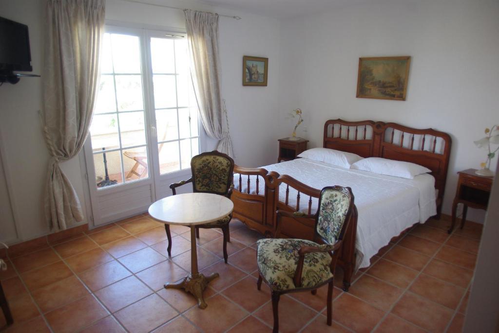 Le Mas De L'Amandier Bed & Breakfast Saint-Saturnin-les-Avignon Ruang foto