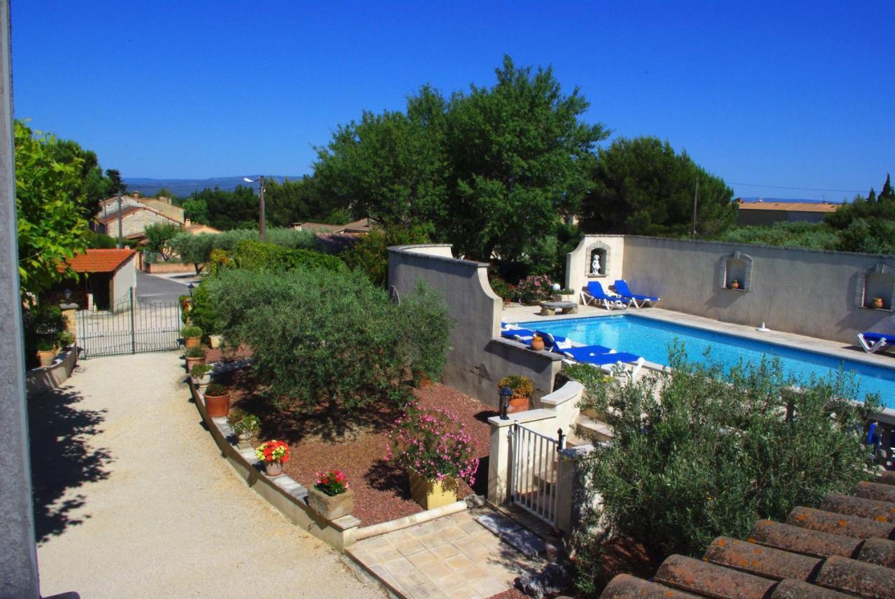 Le Mas De L'Amandier Saint-Saturnin-les-Avignon Ruang foto