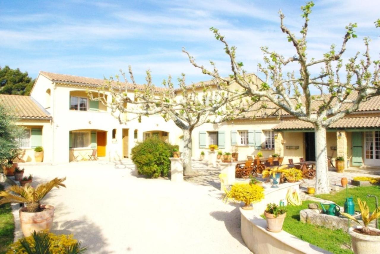 Le Mas De L'Amandier Bed & Breakfast Saint-Saturnin-les-Avignon Bagian luar foto