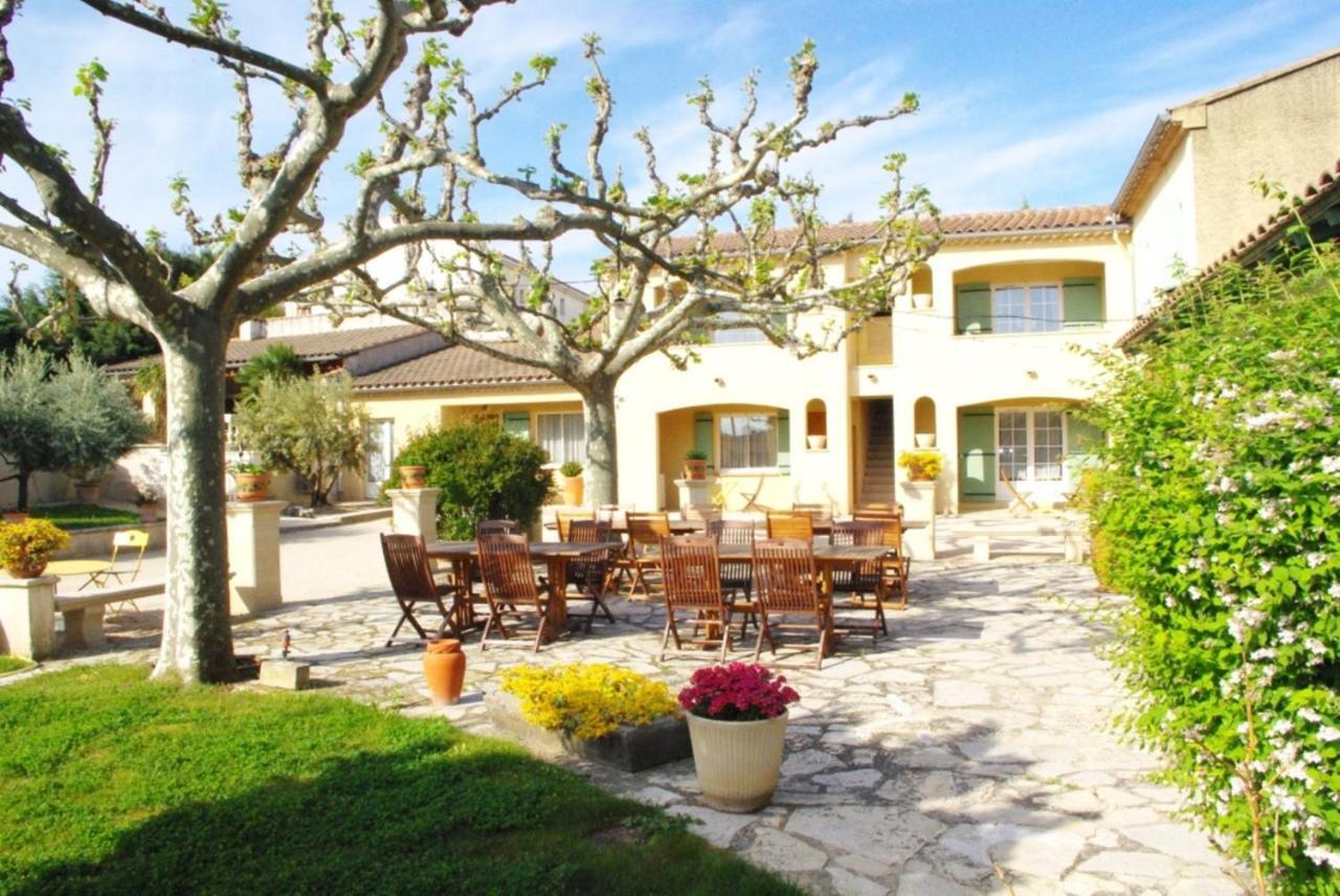 Le Mas De L'Amandier Bed & Breakfast Saint-Saturnin-les-Avignon Bagian luar foto